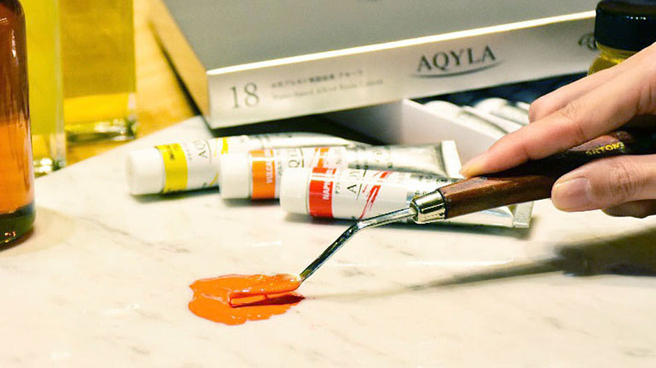 水性ながら油性の性質も持つ新しい絵具、AQYLAとは?