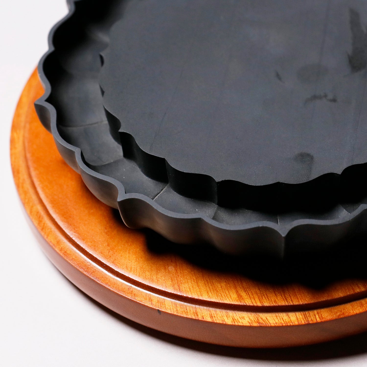 歙州長眉子紋 蓮台硯 6吋 - PIGMENT TOKYO